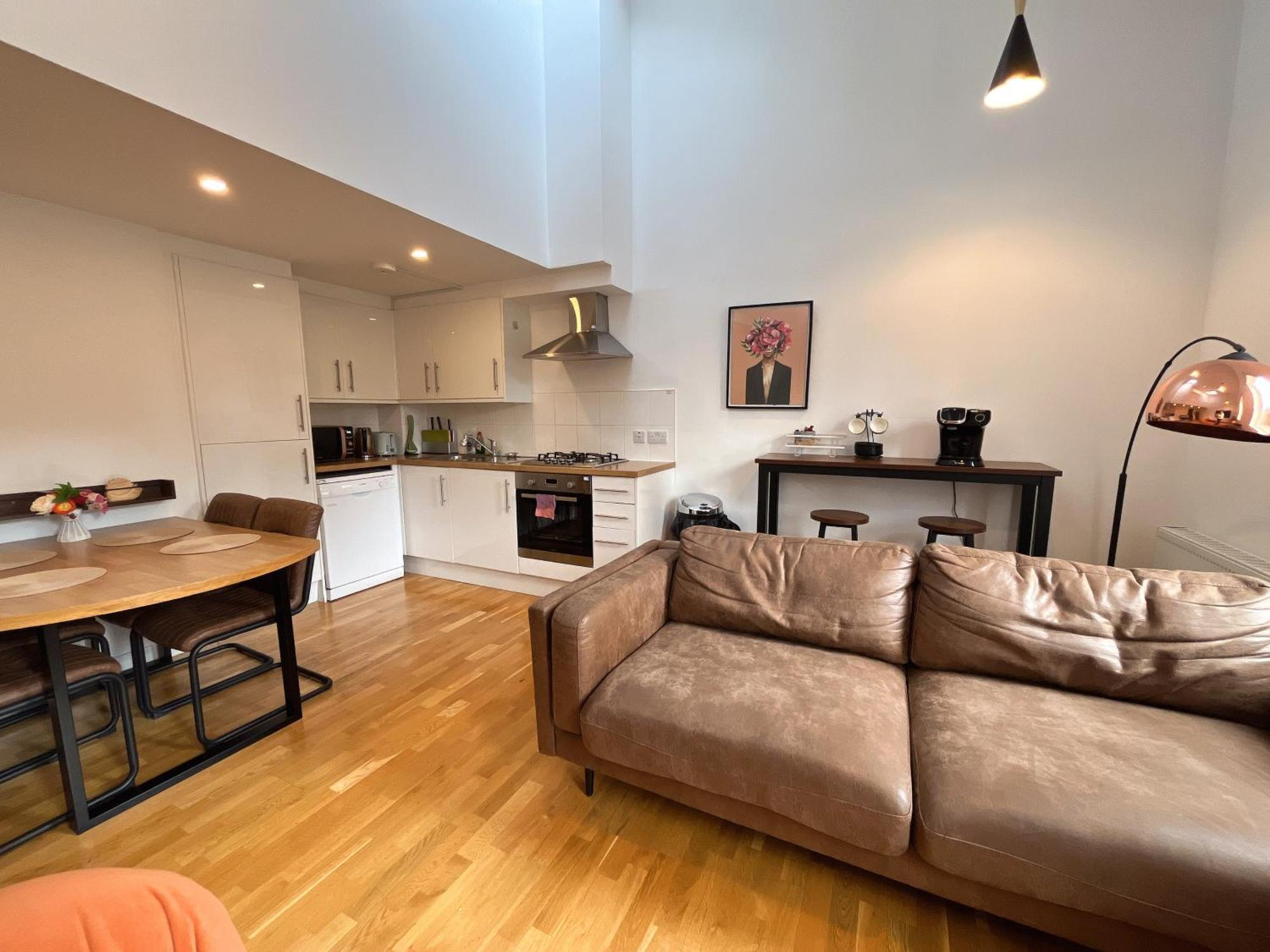 2 Bed 2 Bath With Private Parking — Photos 3